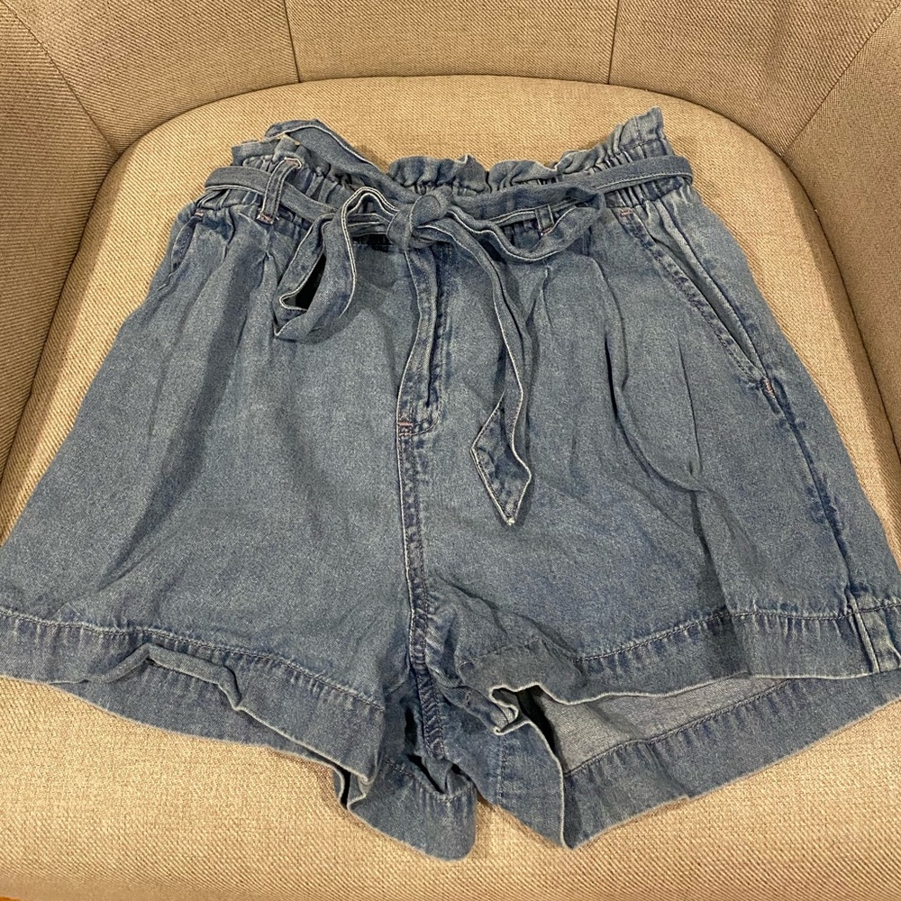 American Eagle paper bag shorts